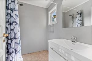 Phòng tắm tại Teibernveien 86, Larkollen (Rygge, Norways) +31 ảnh