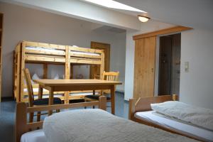 Łóżko lub łóżka w pokoju w obiekcie Ski In-Ski Out - Gästehäuser Saalbach-Hinterglemm - Wallegghof Christianhof