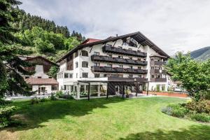 Nespecifikovaný výhled na hory nebo výhled na hory při pohledu z hotelu