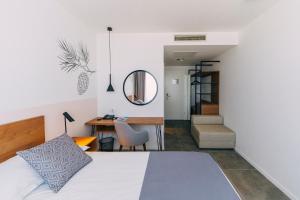 Postel nebo postele na pokoji v ubytování MORENIA All Inclusive Hotel