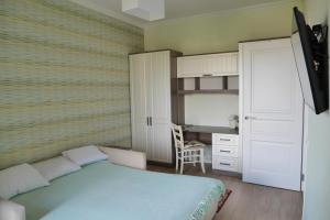 Apartment on Primorskaya tesisinde bir odada yatak veya yataklar