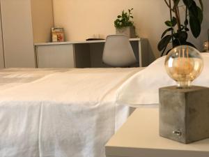 Postel nebo postele na pokoji v ubytování B&B Villa del Lago