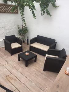 A seating area at Alojamiento Turístico Las Catonas de Antoñanzas