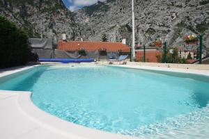 Bazén v ubytování Residence La Piazzetta nebo v jeho okolí + 21 fotografií