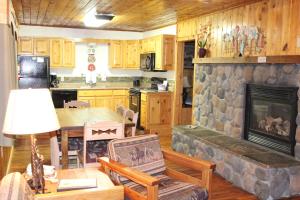 Köök või kööginurk majutusasutuses Copper King Lodge