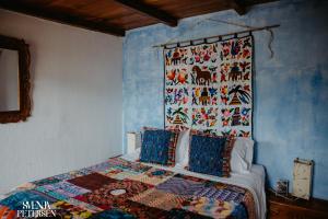 Photo de la galerie de l'établissement Yellow House Hostel B&B, à Antigua Guatemala