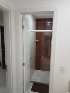 Um banheiro em Golden Lake Arraial do Cabo Resort