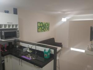 A cozinha ou cozinha compacta de Golden Lake Arraial do Cabo Resort