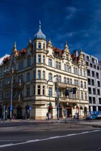 a large building on the corner of a street at Apartamenty River View od WroclawApartament-pl in Wrocław