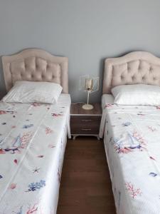 two beds sitting next to each other in a bedroom at Bursa Toki yüksek in Bursa