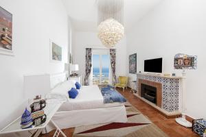 A television and/or entertainment centre at Casa Marta Capri