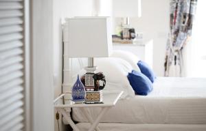 A bed or beds in a room at Casa Marta Capri