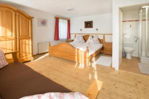 a bedroom with two beds and a toilet in it at Ferienhof HINTERSTRASSER in Mondsee
