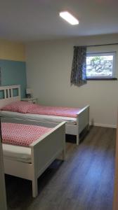 a bedroom with two beds and a window at Ferienwohnung Böttcher in Putbus