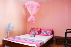 Postel nebo postele na pokoji v ubytování Deniyaya Guest House