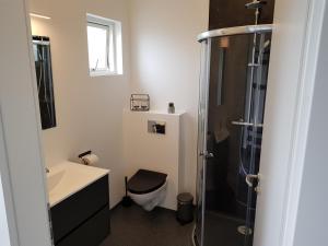 Kylpyhuone majoituspaikassa Karuna Guesthouse