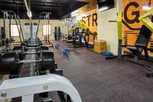 Fitness centrum a/nebo fitness zařízení v ubytování Warwick Hotel Jeddah
