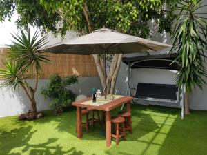 A garden outside Apartamento Pardela