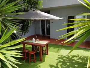 A garden outside Apartamento Pardela