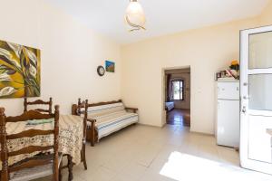 Dapur atau dapur kecil di Erato House +8 gambar