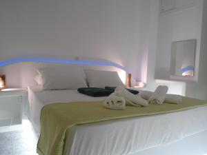 A bed or beds in a room at Leros Eleonas Apartments