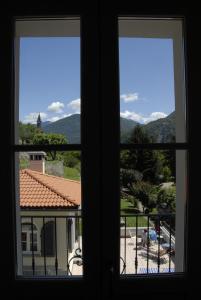 A general mountain view or a mountain view taken from a panziókat