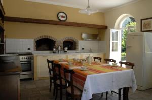 A kitchen or kitchenette at B&B Le Camelie