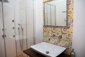 Um banheiro em villa aneme Spetses mais 37 fotos