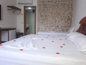Postel nebo postele na pokoji v ubytování Hotel Omer