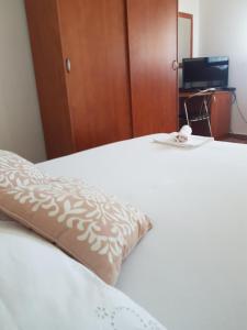Кровать или кровати в номере Apartments Denis