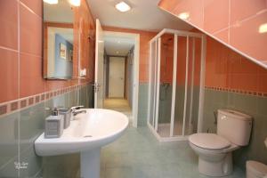Koupelna v ubytování Apartamentos Bouso