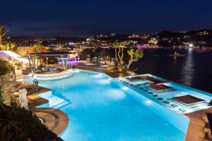 A piscina localizada em Kivotos Mykonos - Preferred Hotels & Resorts ou nos arredores