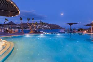 A piscina localizada em Kivotos Mykonos - Preferred Hotels & Resorts ou nos arredores