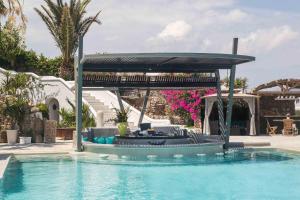 A piscina localizada em Kivotos Mykonos - Preferred Hotels & Resorts ou nos arredores