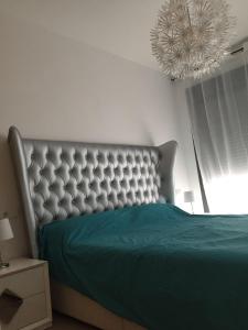 Posteľ alebo postele v izbe v ubytovaní Apartamento Lujo, Primera linea playa, Garaje, Wifi, Piscina climatizada