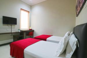 Rúm í herbergi á Chiaro Hotel Syariah