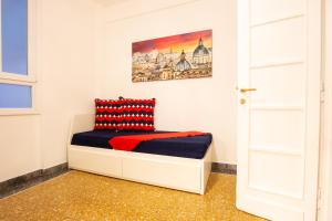 A seating area at Traveller’s Home in Gourmet District Near Center!