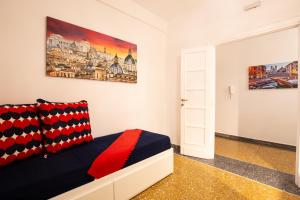 A seating area at Traveller’s Home in Gourmet District Near Center!