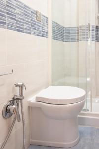 A bathroom at Traveller’s Home in Gourmet District Near Center!
