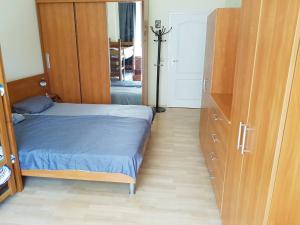 Krevet ili kreveti u jedinici u okviru objekta Privates, schönes und grosses Appartement in Goldstrand