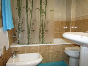 A bathroom at Duplex appartement Arabella