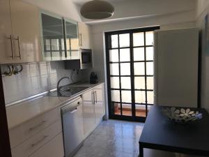 Olhao Ria Flatにあるキッチンまたは簡易キッチン