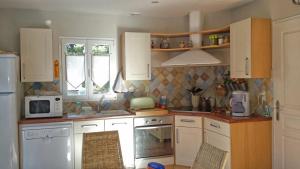 Η κουζίνα ή μικρή κουζίνα στο villa OLERON +10 φωτογραφίες