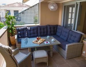 Uma área de estar em villa aneme Spetses