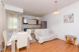 a kitchen and living room with a table and chairs at Apartments Dasa in Primošten