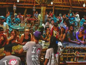 Gestir sem dvelja á Mad Monkey Hostel Nacpan Beach