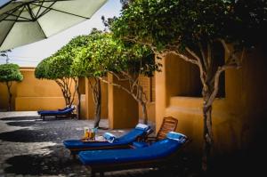 Quetta Serena Hotel的庭院或其他户外区域