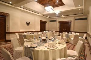 Quetta Serena Hotel的休息区