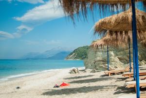 Pantai di atau dekat dengan hotel