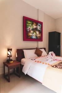 Postel nebo postele na pokoji v ubytování Umah Tikari Guesthouse